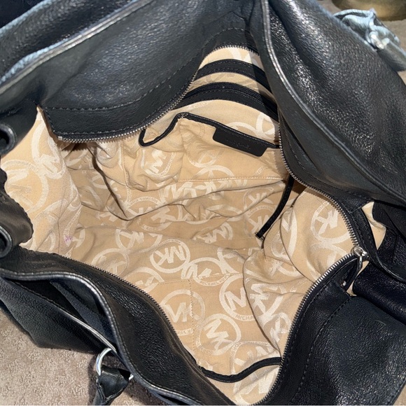 Michael Kors Black Leather Slouchy Shoulder/Duffle Bag - Picture 8 of 10